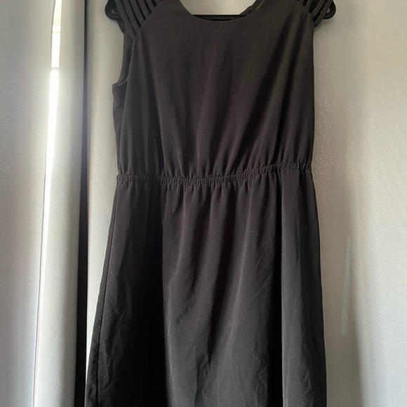 Black dress - Picture 2 of 10